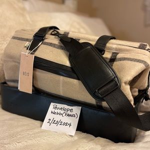 Béis - Flannel plaid weekender. NWT